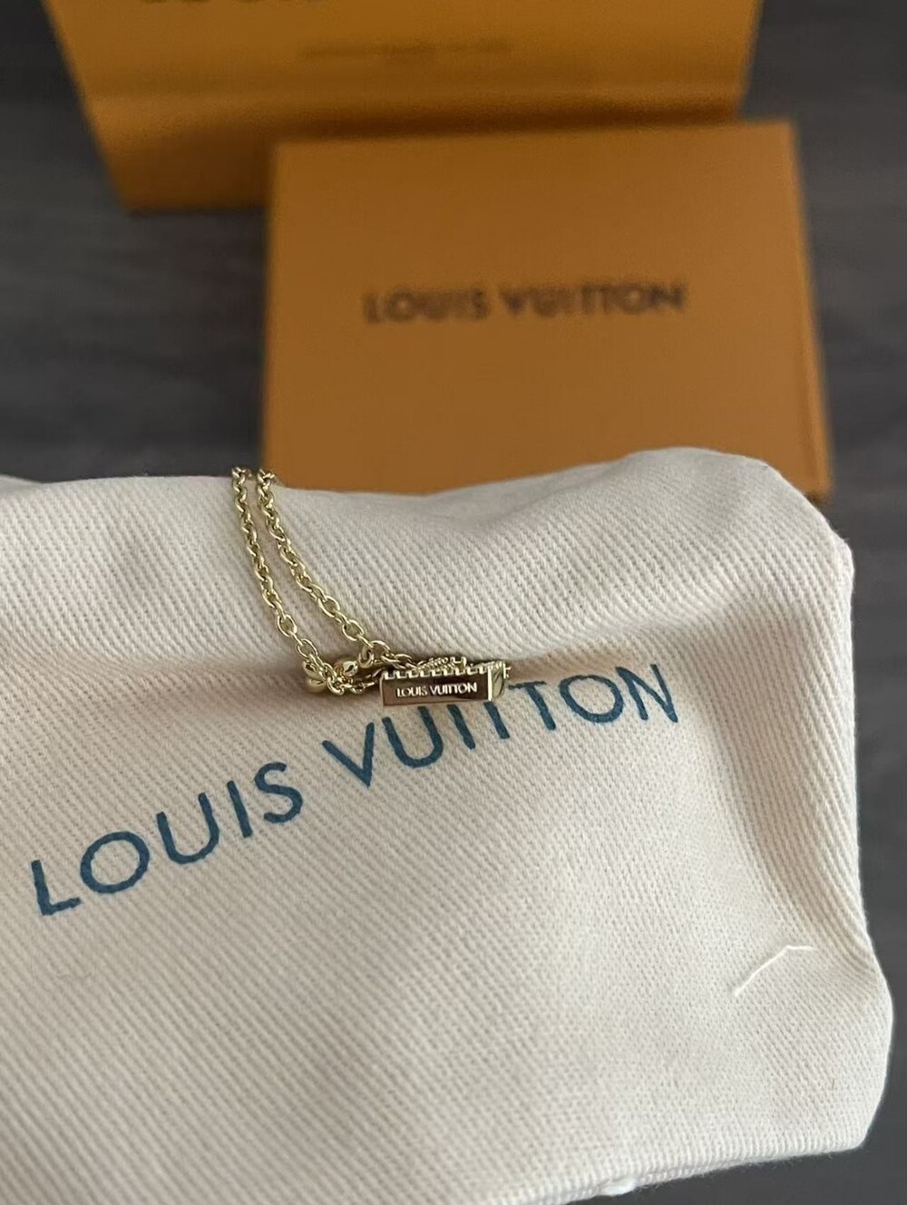 Louis Vuitton LV Iconic Necklace - Picture 5 of 10